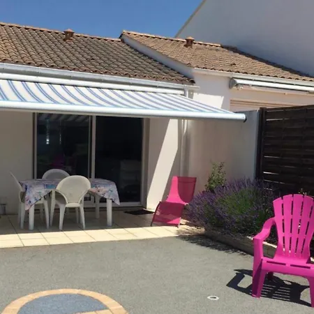 بيت للعطل Maison De Charme 800m De La *